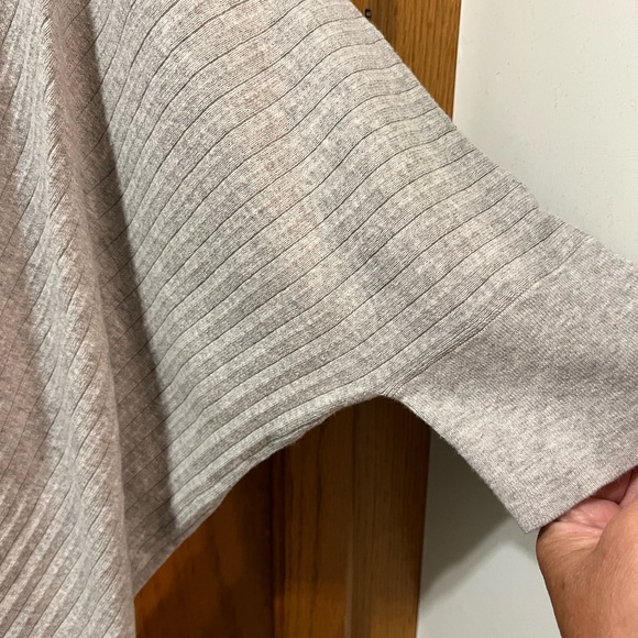 CAbi Gray V-Neck Top - Picture 11 of 12